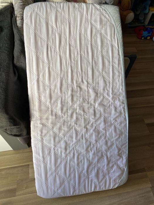 Materac 120x60 + wodoodporny ochraniacz