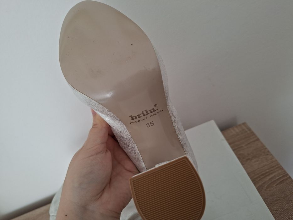 Czółenka na platformie BRILU srebrne -rozmiar 35 stan idealny