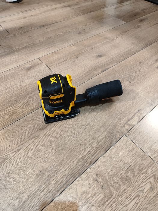 Szlifierka oscylacyjna DeWalt 18v, rok 2024