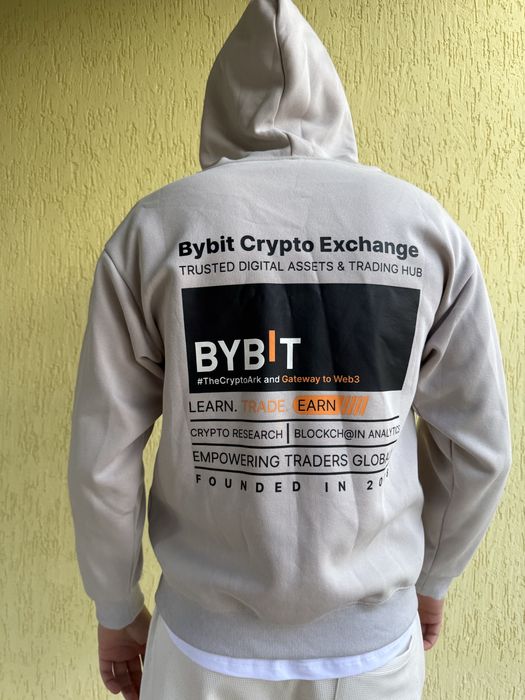 Новий оригінальний мерч BYBIT: худі, футболки, кепки, термос, шопер