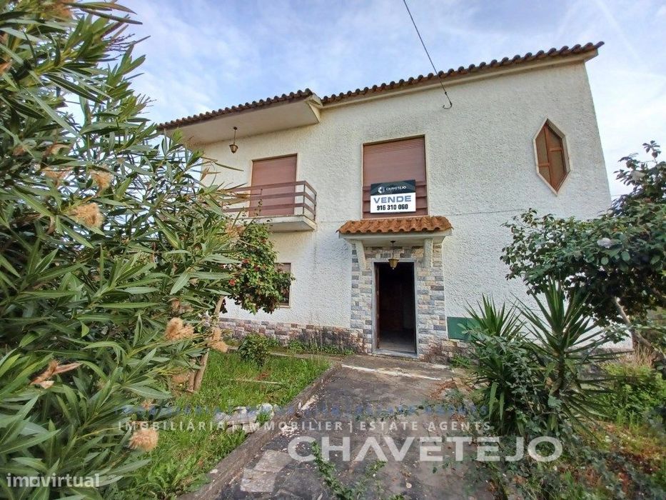 Quinta com moradia, garagem e furo a poucos minutos da Albufeira do...