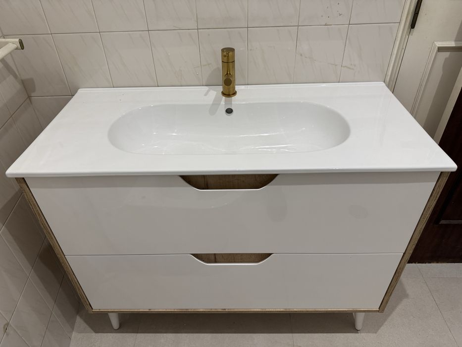 Movel casa de banho com lavatório