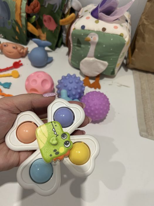 Zestaw zabawek 6-12 miesiecy