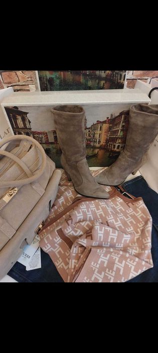 Zamszowe capuccino-beżowe botki Marki Venezia