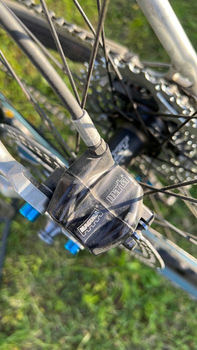 Rower na najlepszych podzespołach Cannondale lefty.