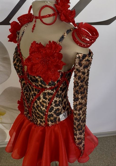 Sukienka zdobiona LA