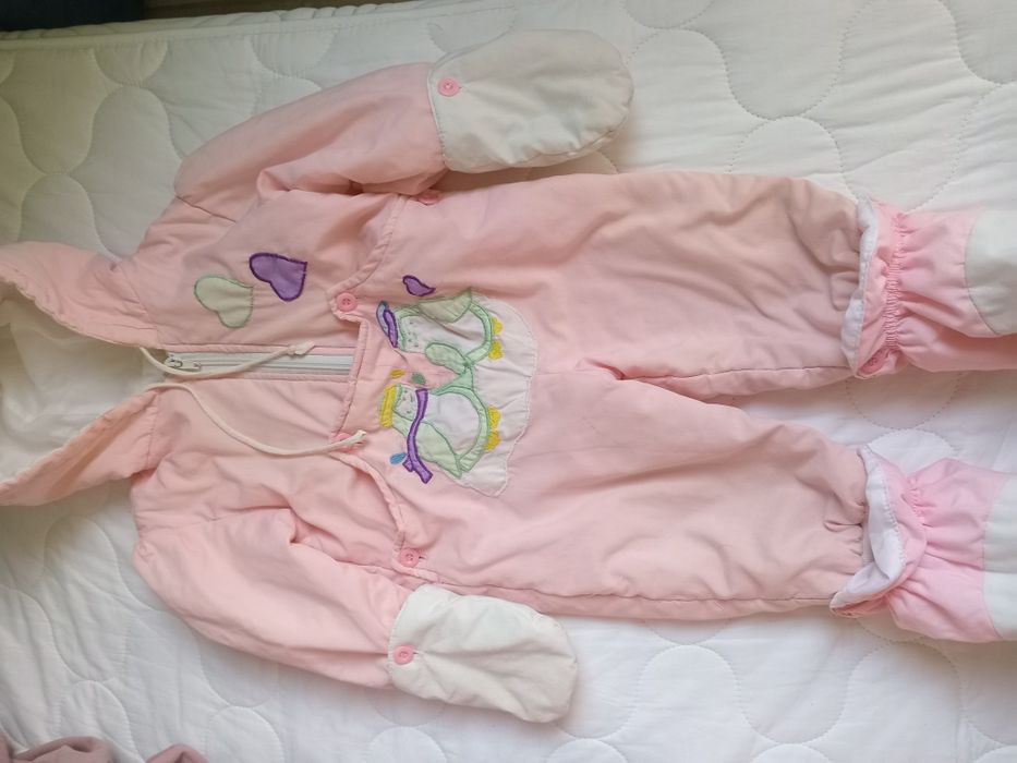 Комбінезон від народження до 1.5 року з капюшоном. Теплий, легкий.