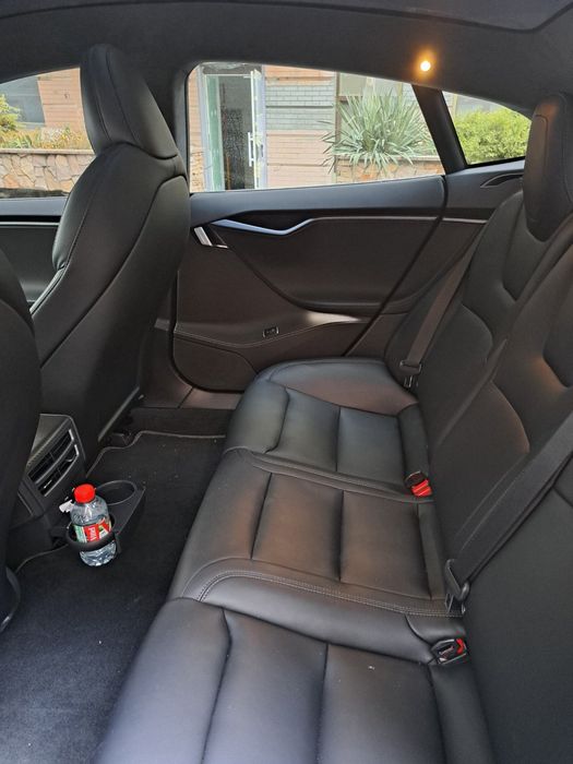 Продаю Tesla Model S 2020