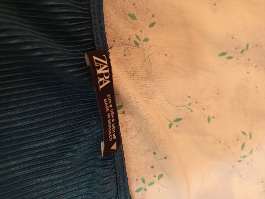 Кофта Zara приталенная с объемными рукавами