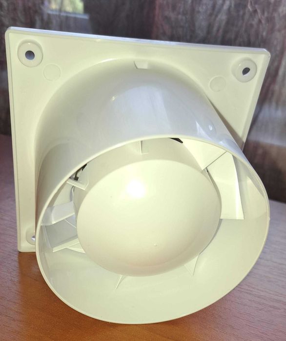 Вентилятор вытяжной Europlast серия L 100 мм Новый