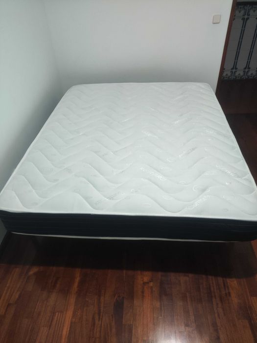 Cama com estrado