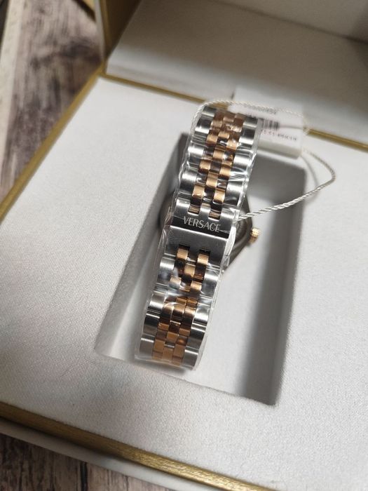 Годинник Versace VE8100624 Оригінал