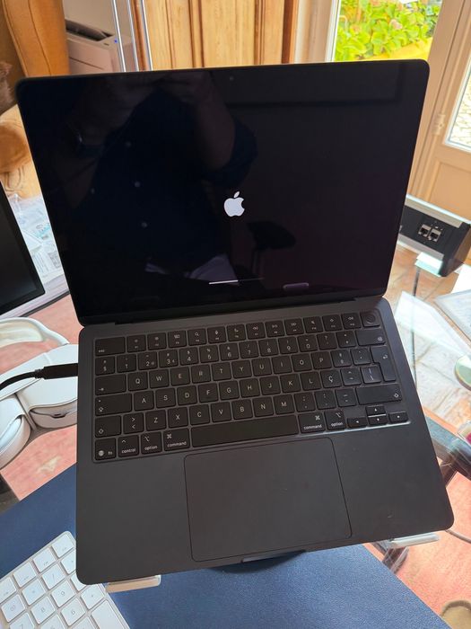 MacBook Air 13” M4 (2025) | 16GB RAM | 256GB SSD | Estado impecável | Bateria 100%