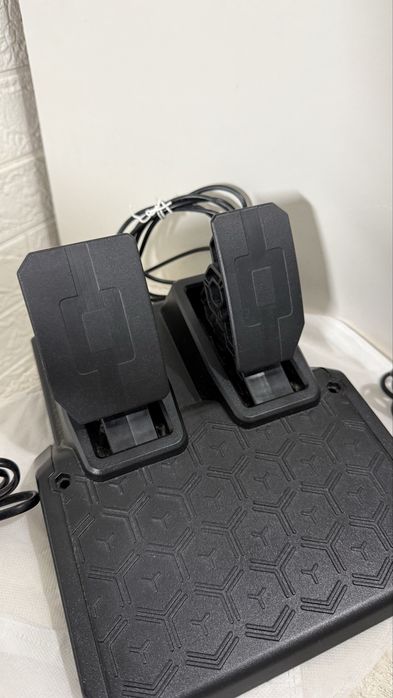 Volante e Pedais THRUSTMASTER T128