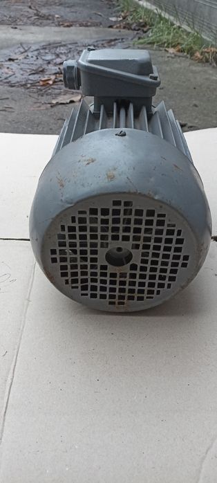 Электродвигатель.  2.2квт
1410 оборотов 
Состояние нового...