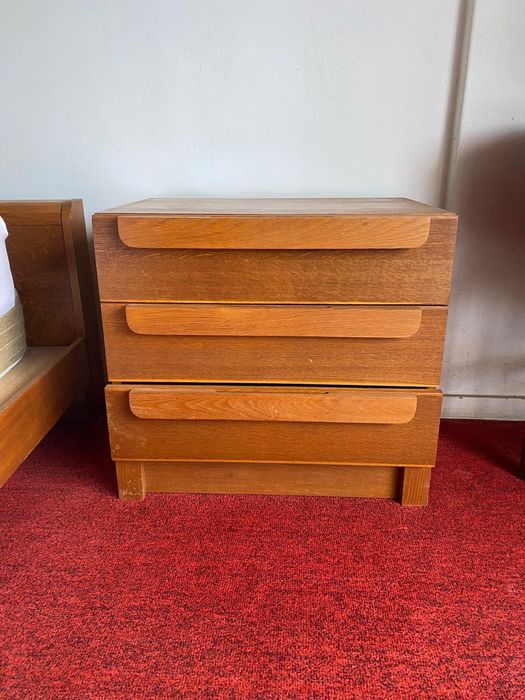 Conjunto de móveis de quarto em Carvalho maciço