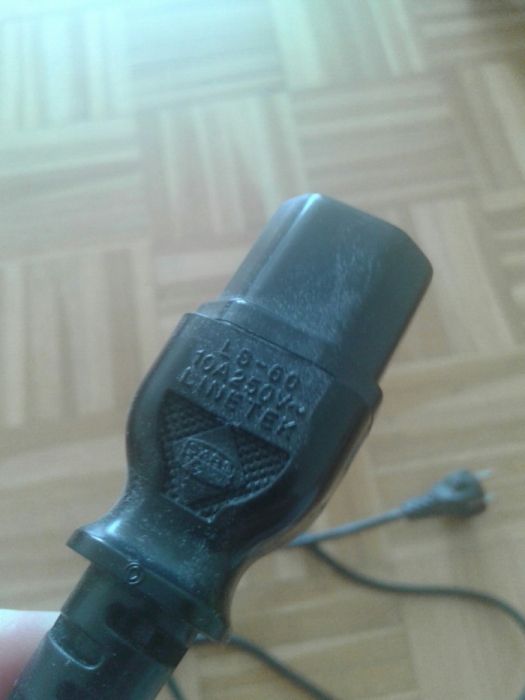 Кабель для компютера.