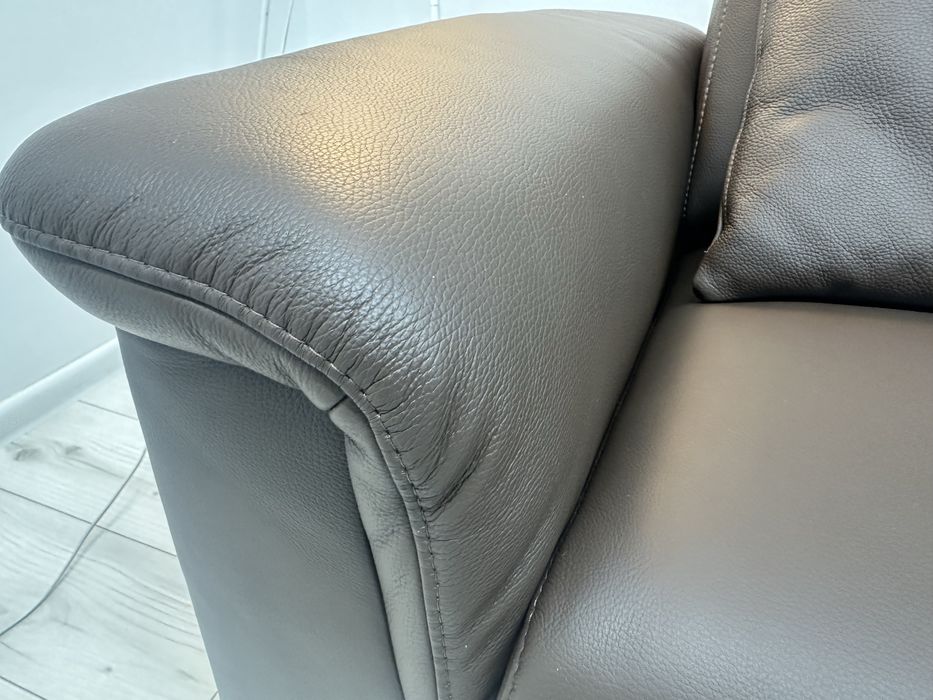 Розкладний,шкіряний з Європи