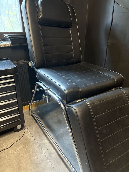 Czarna leżanka kosmetyczna