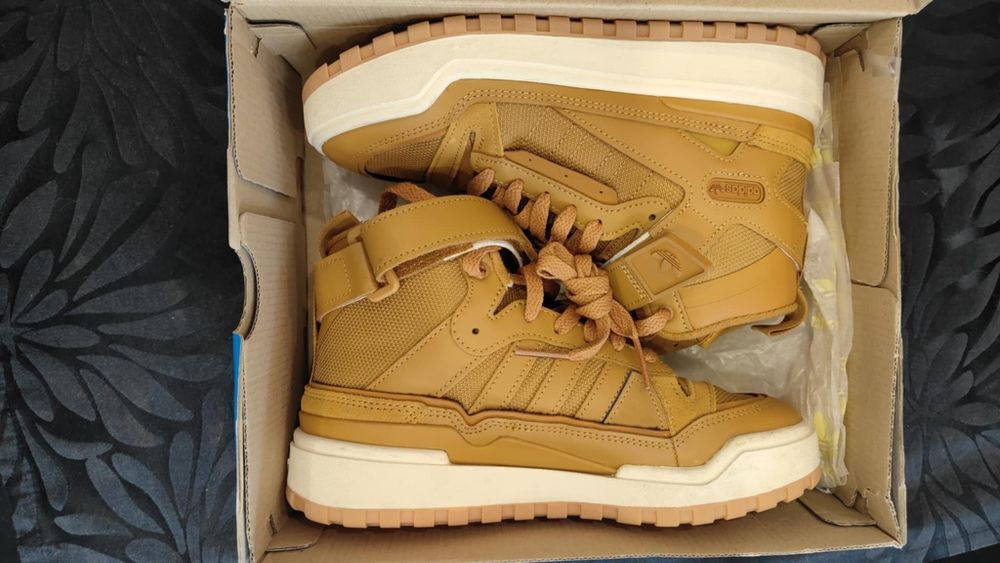 Sapatilhas Adidas tamanho 35
