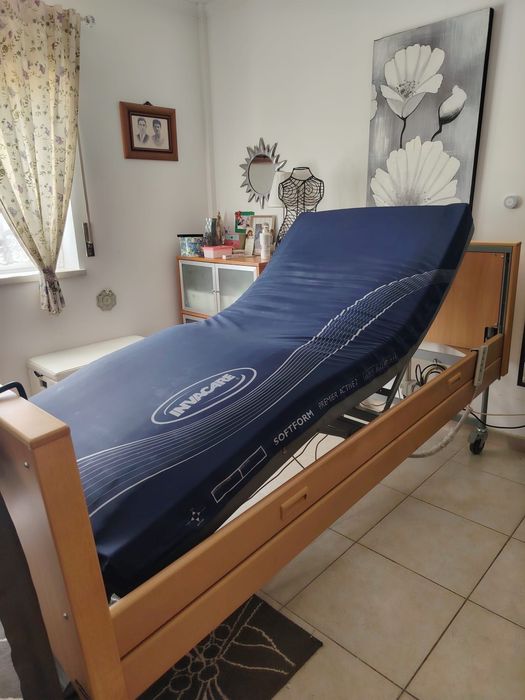 Cama geriátrica para pessoas acamadas