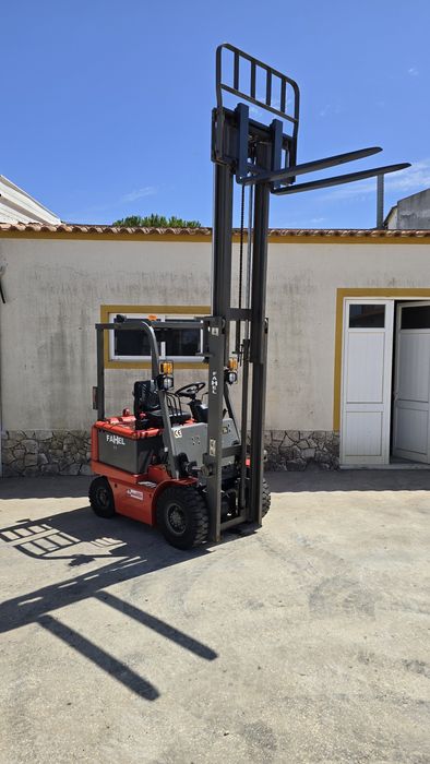 Empilhador Elétrico Marca Fahel