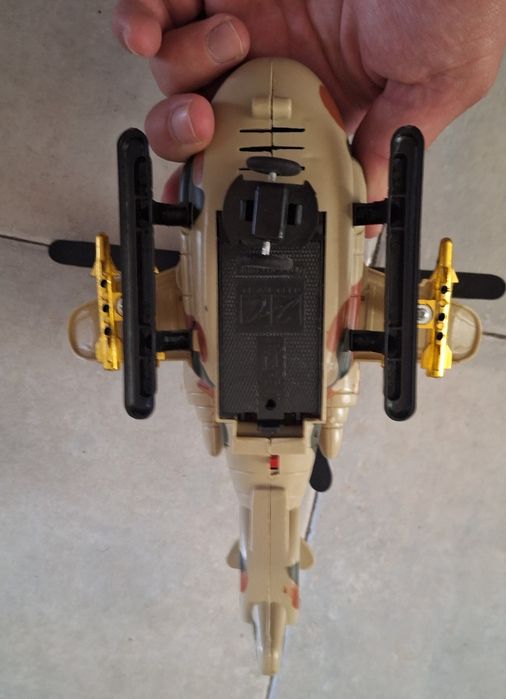 Helicóptero Ataque com luzes e som - Brinquedo