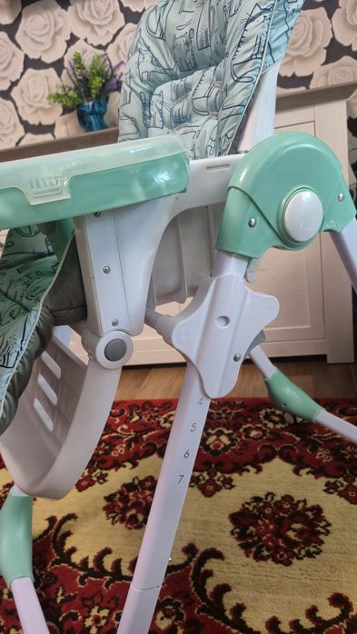 Стілець для годування