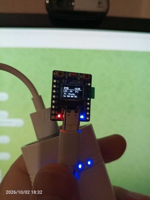 Плата розробки ESP32-C3 із 0,42-дюймовим модулем OLED