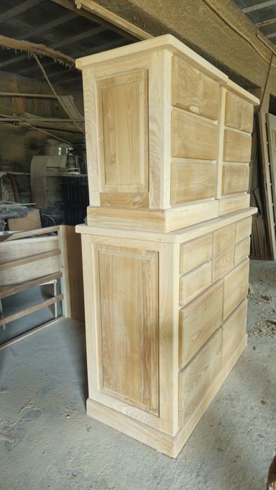 1 Cómoda c/ base do espelho e 2 mesinhas de cabeceira