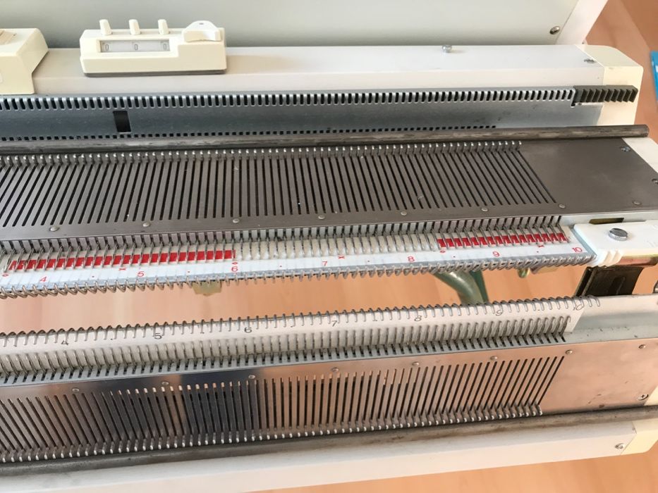 Tricot (2 maquinas) SilverReed SK280 + leito SRP60N + 1 TianQin