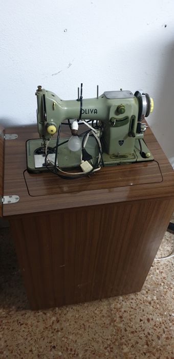 Máquina de costura Oliva