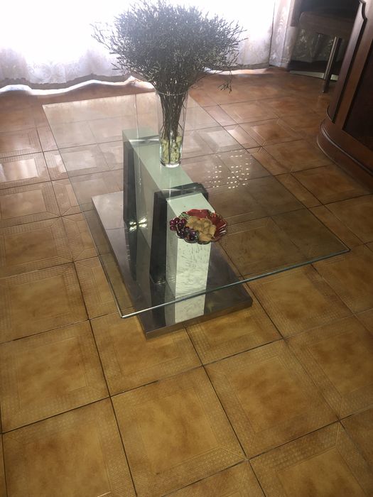 Mesa de centro de vidro