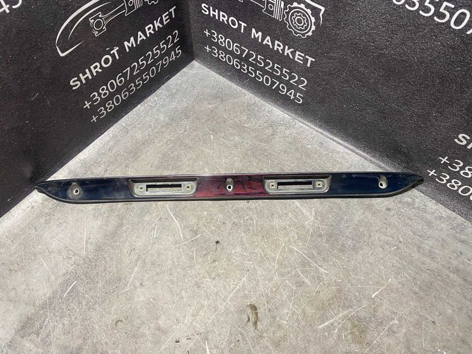 Планка бленда підсвітки номера з ущільнювачем Mercedes W124 1247580096