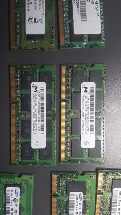 10 Memorias RAM portátil (4 x 2Gb, 3 x 1Gb, 2 x 512Mb e 1 x 256Mb)