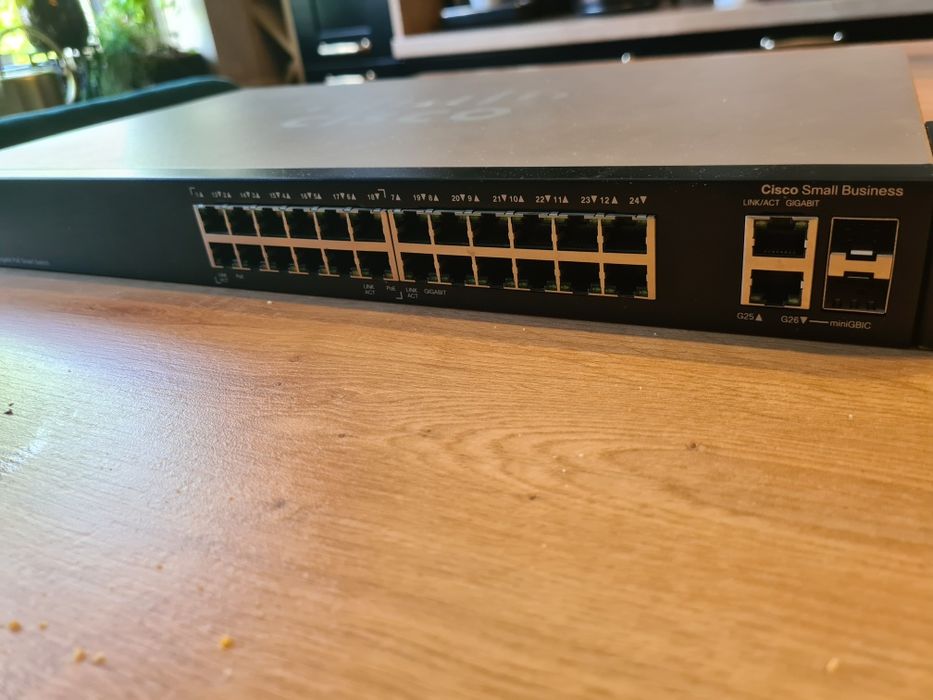 switch Cisco SG200-26P 26-Port Gigabit PoE Smart Switch.