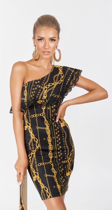 Стильное черное платье в стиле Versace с принтом золото