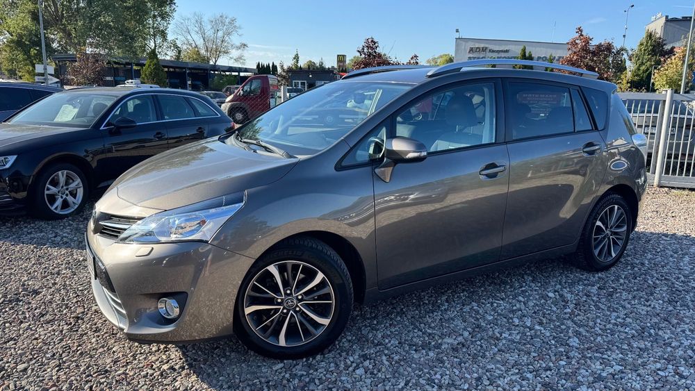 Toyota Verso Pełny serwis Nowe Opony Stan idealny!!!