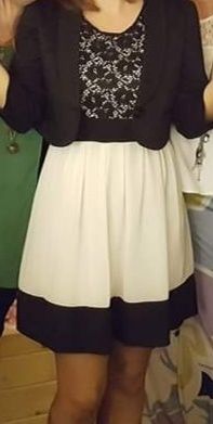 Vestido cintado preto&branco c/ renda