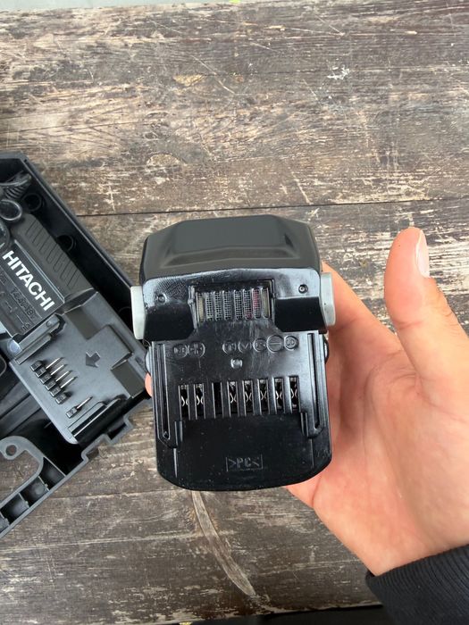 Wiertarko-wkrętarka udarowa HITACHI DV 18DGL | Zestaw 2x Aku 2.5Ah + Walizka