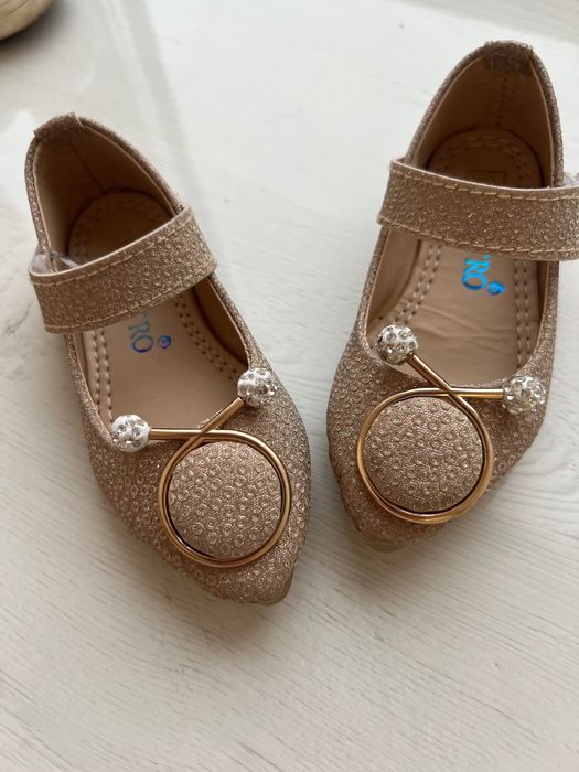 Продам туфельки для дівчинки