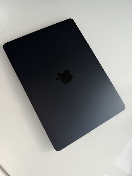 MacBook Air M2 13” (2022) • 8/256 GB • Midnight