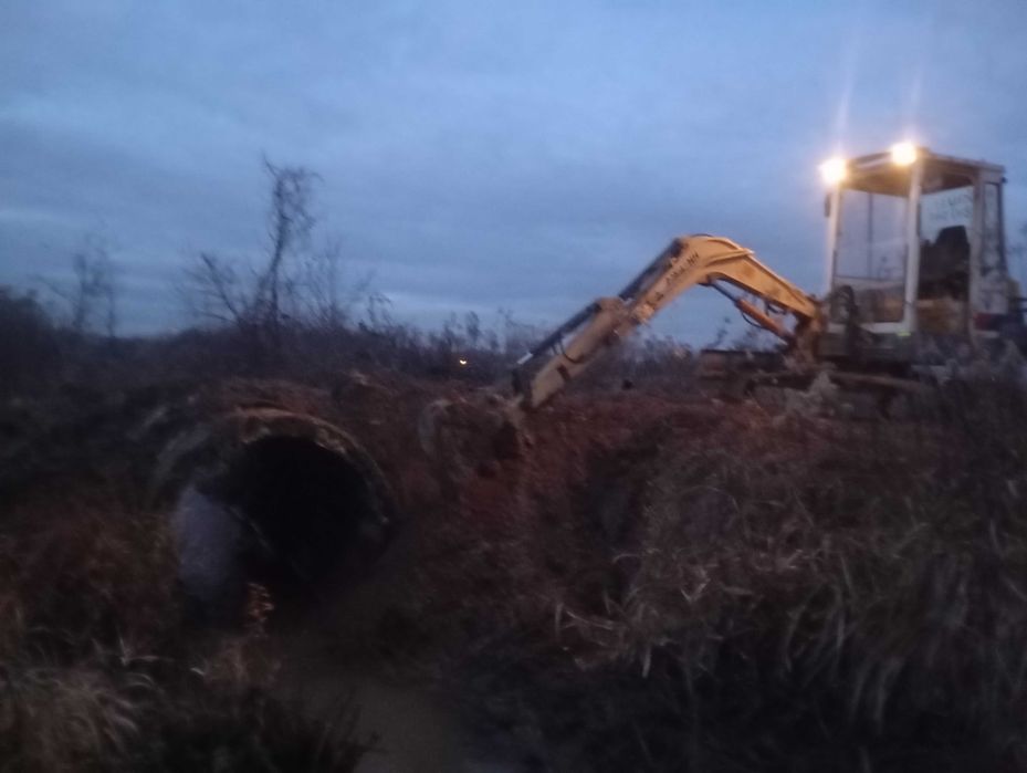 Usługi koparkol cenny od 80 zł traktor z przyczepol