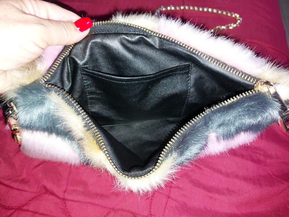 Pochete nova muito bonita