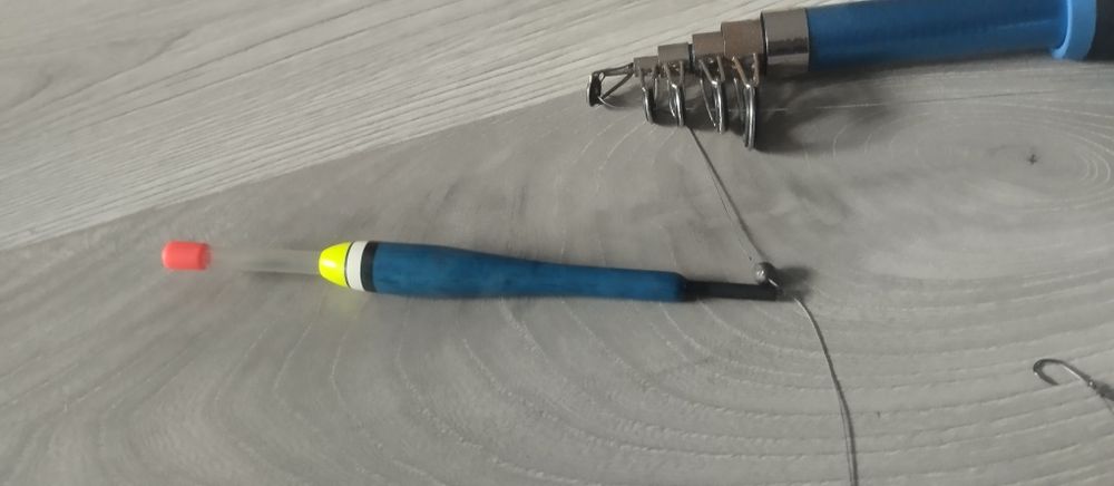 Wędka teleskopowa i kołowrotek z gotowym zestawem na spławik