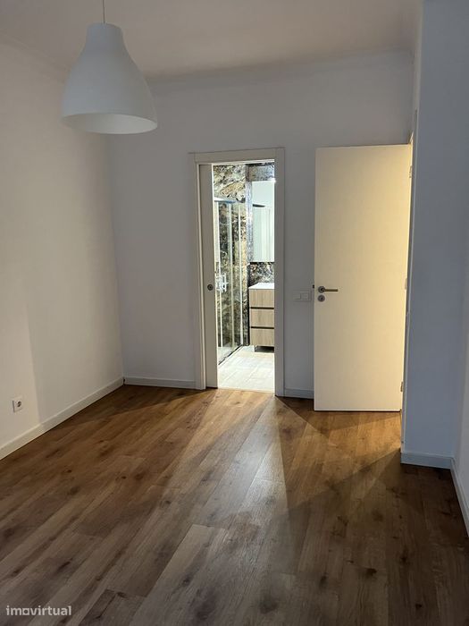 Exelente T2 Remodeladao na zona Montalvão Setubal