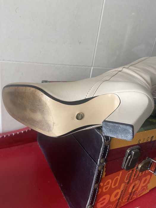 Botas em pele de cano alto