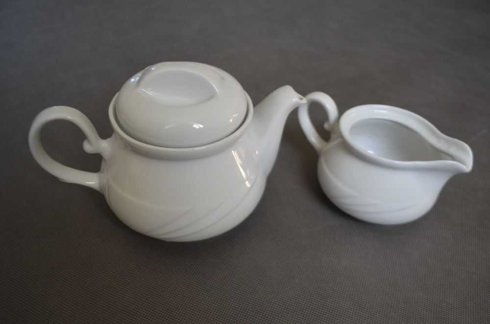 zestaw czajniczek i mlecznik porcelana Lubiana
