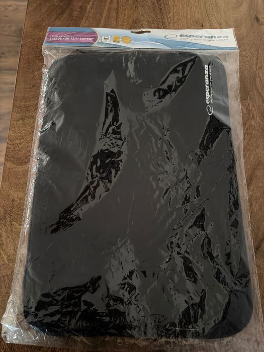 Pokrowiec/etui Esperanza na laptop macbook 15,6”
