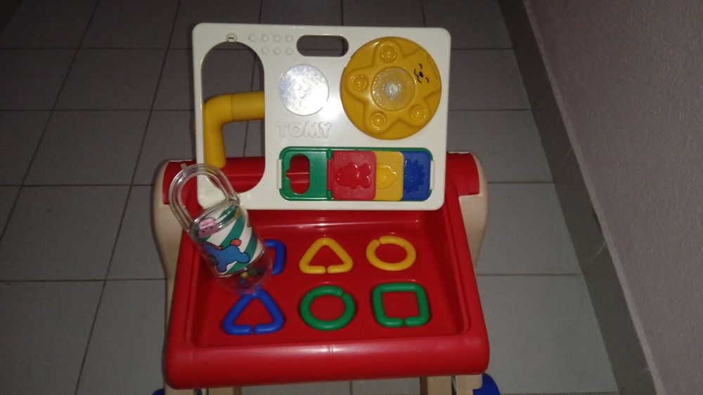 (Tomy) Brinquedo carrinho de suporte para bebé